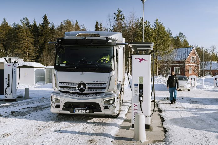 Der eActros im Winter: Fragen und Antworten zum Betrieb bei Kälte, Eis und SchneeThe eActros in winter: Questions and answers about operation on ice and snow and in cold weather