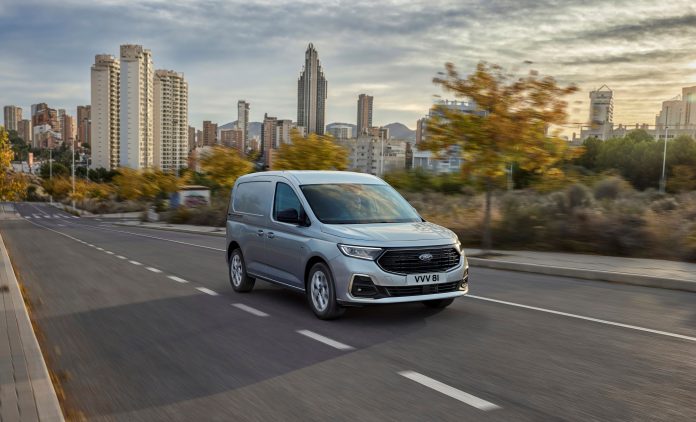04 TRANSIT_CONNECT_PHEV_SWB_DYNAMIC_01
