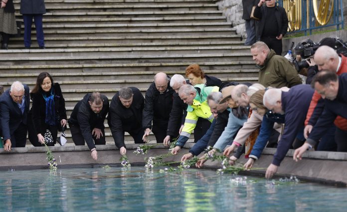 Laying-Flowers----WORKERS-MEMORIAL-DAY-JB2
