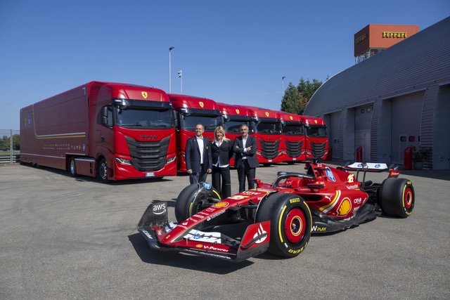IVECO_Ferrari_handover_Diego Ioverno_Ferrari_Carlotta Mathis_Massimiliano Perri_IVECO