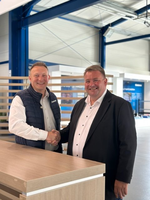 S4 Handshake Maximilian Birle_Lutz Siegert
