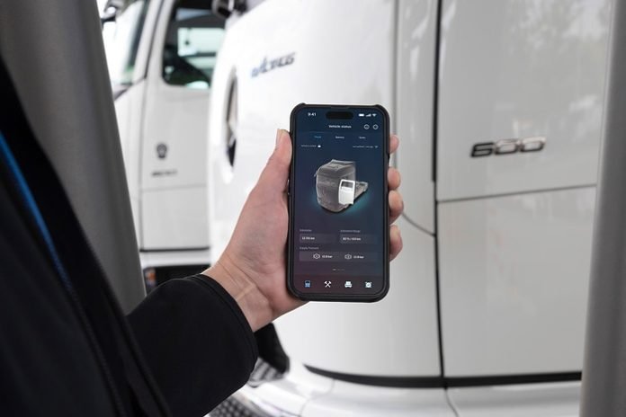 Mercedes-Benz Trucks Remote 3.0 App: den eActros 600 via Mobiltelefon immer fest im BlickMercedes-Benz Trucks Remote 3.0 App: the eActros 600 always in view via mobile phone